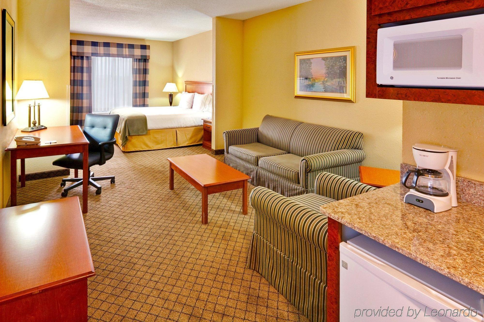 Holiday Inn Express & Suites Greenwood Szoba fotó