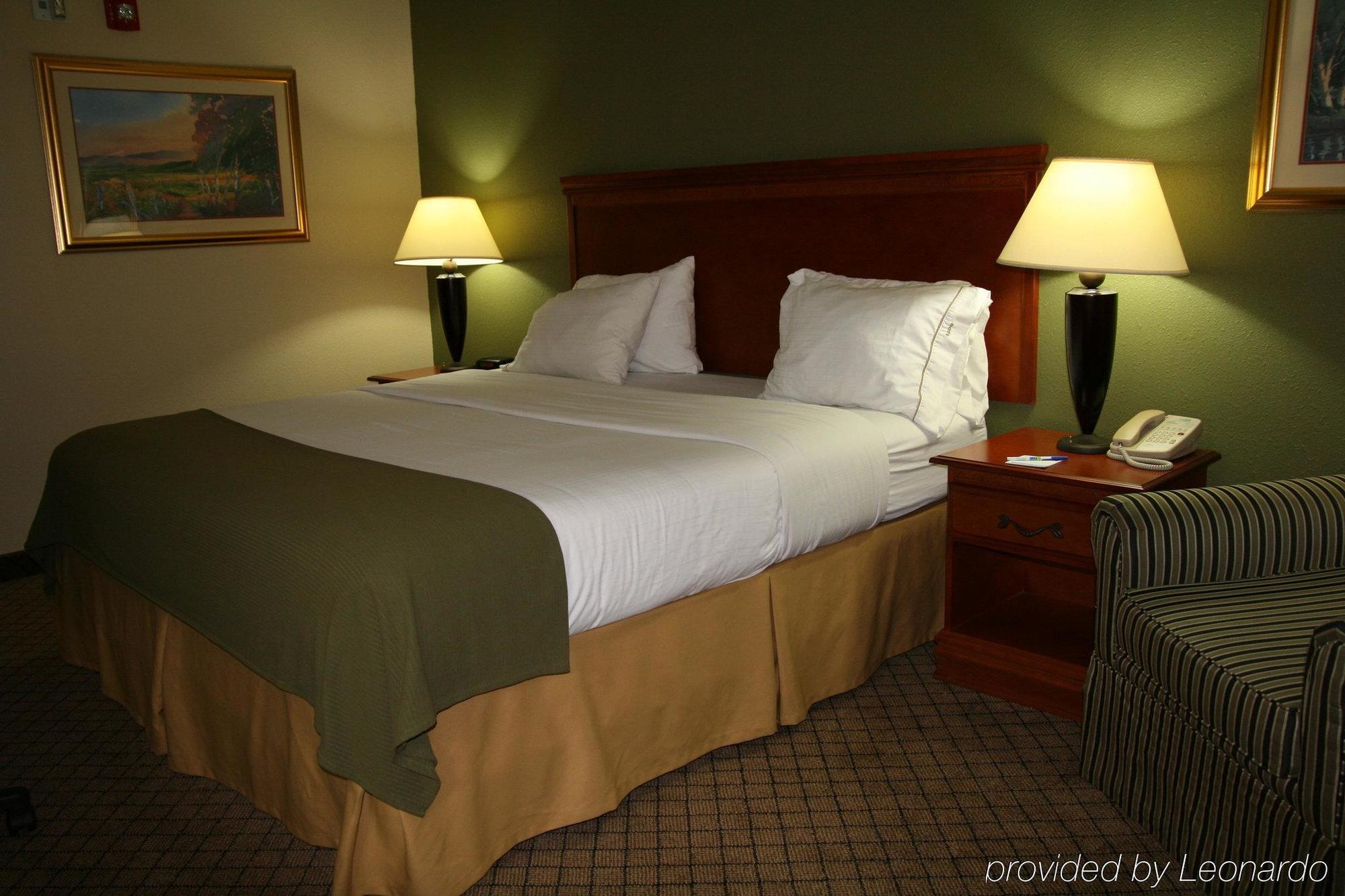 Holiday Inn Express & Suites Greenwood Kültér fotó